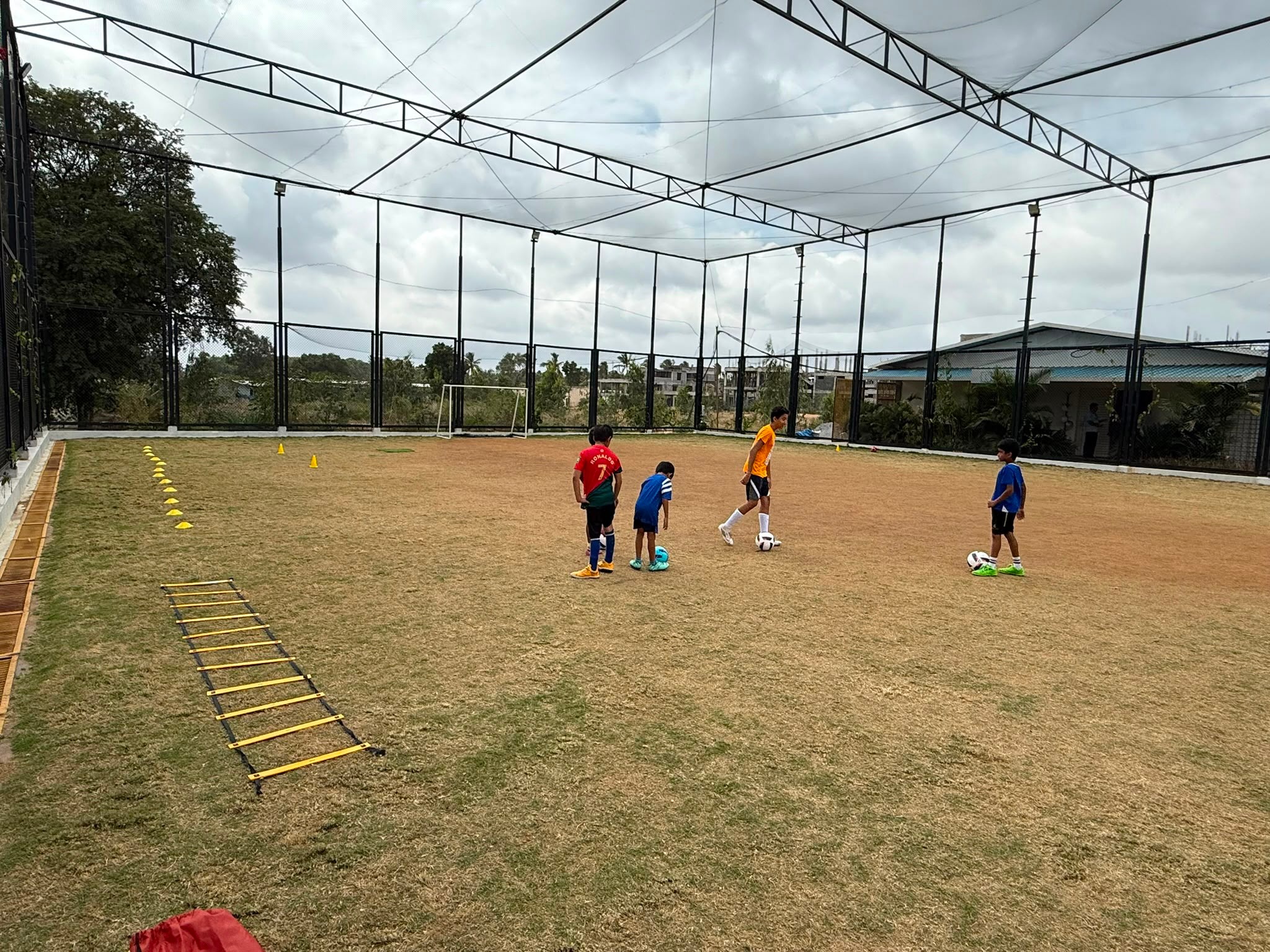 Ellegenza, Bengaluru Pitch